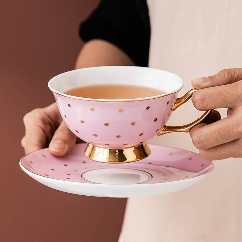 Coffee Equipment Set - Ceramiczne różowe kubki do kawy z